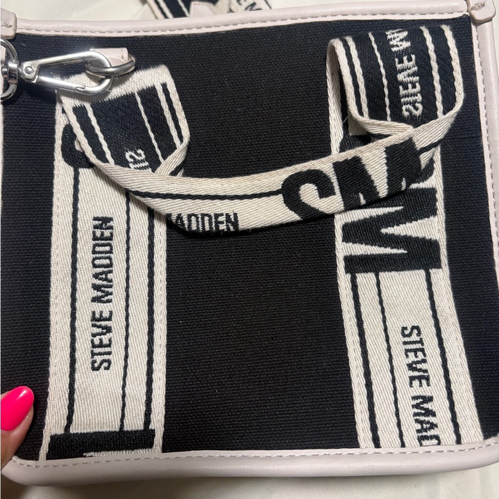Steve Madden Black and Cream Crossbody Bag